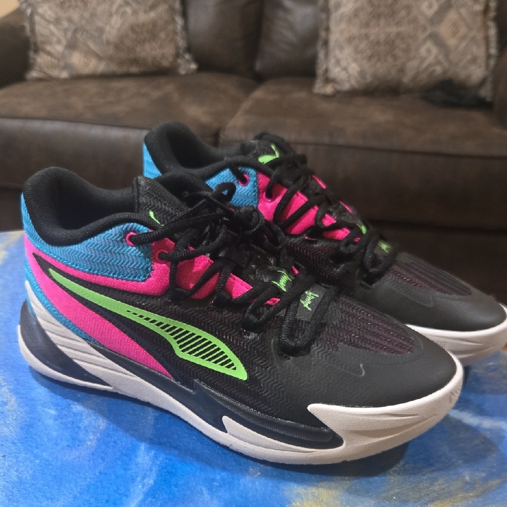 NEW Size 9 Multicolored Puma Dagger